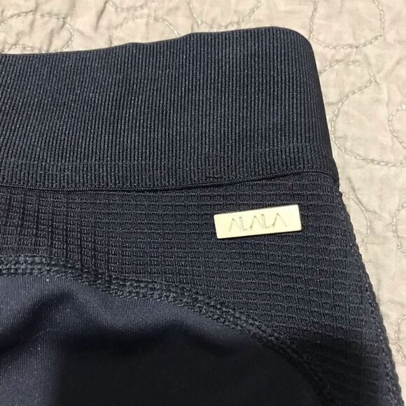 Alana black leggings size XS…S102 - Picture 7 of 10